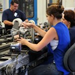 Programa irá oferecer qualificação profissional para 15 mil jovens