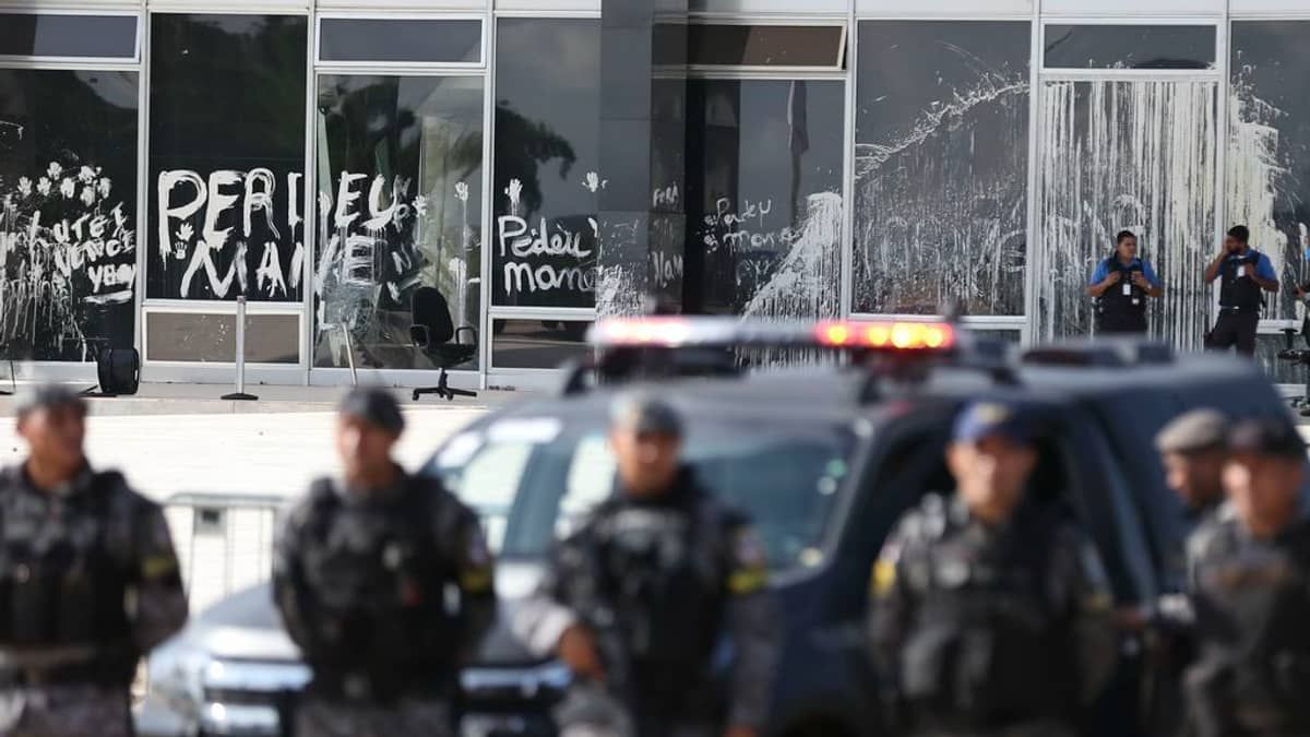 WhatsApp ajudou a acabar com invasão em Brasília