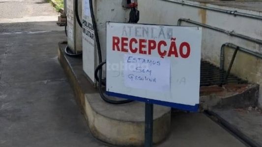 Mensagem avisa que não tem gasolina em posto de abastecimento da PM