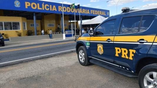 Mensagens apontam que membros da PRF discutiram embasamento legal de autuações em operação.