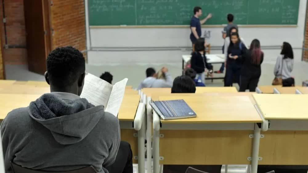 Mensalidades escolares em BH podem ter variação de até 150% em 2024