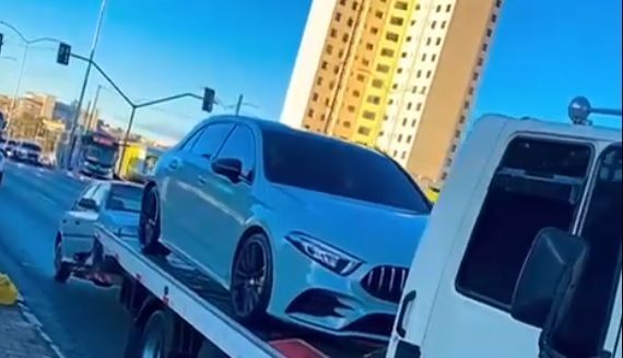 Titular do Atlético tem carro apreendido em blitz, e vídeo viraliza; assista