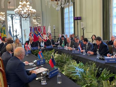 Representantes do Mercosul e da EFTA durante reunião que selou acordo