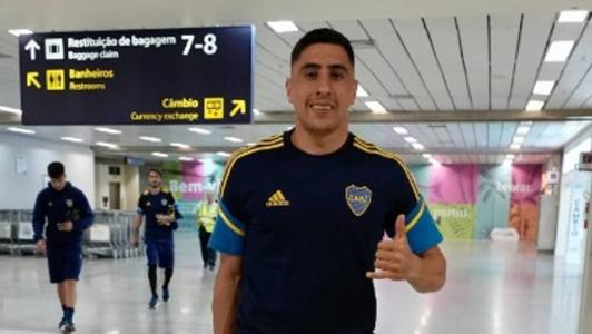 Merentiel, atacante do Boca Juniors, dá "joinha" em chegada ao Rio de Janeiro