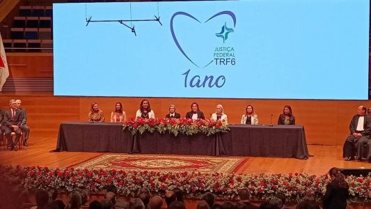 Mesa da solenidade foi presidida pela desembargadora Mônica Sifuentes