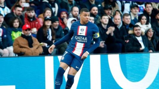 Mesmo com Mbappé em campo, PSG perdeu em casa neste domingo (19)