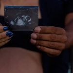 Erro médico: mãe que perdeu bebê após resultado de exame 50 vezes maior que o normal será indenizada 