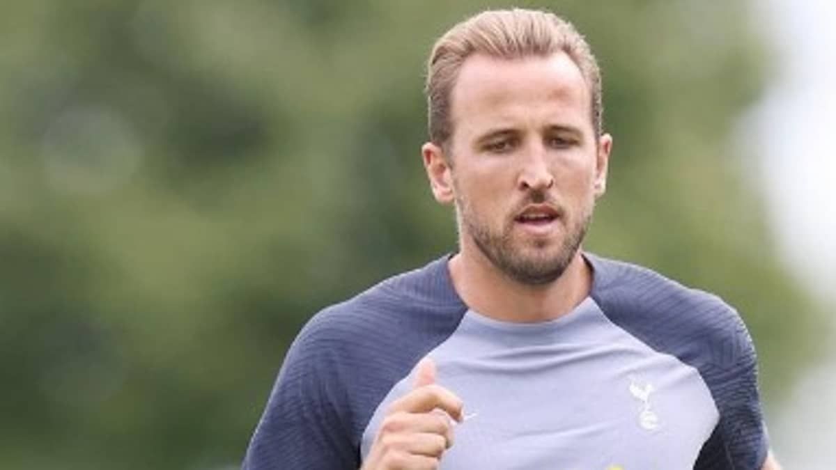 Kane está 'totalmente comprometido' com o Tottenham, diz técnico