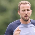 Kane está 'totalmente comprometido' com o Tottenham, diz técnico
