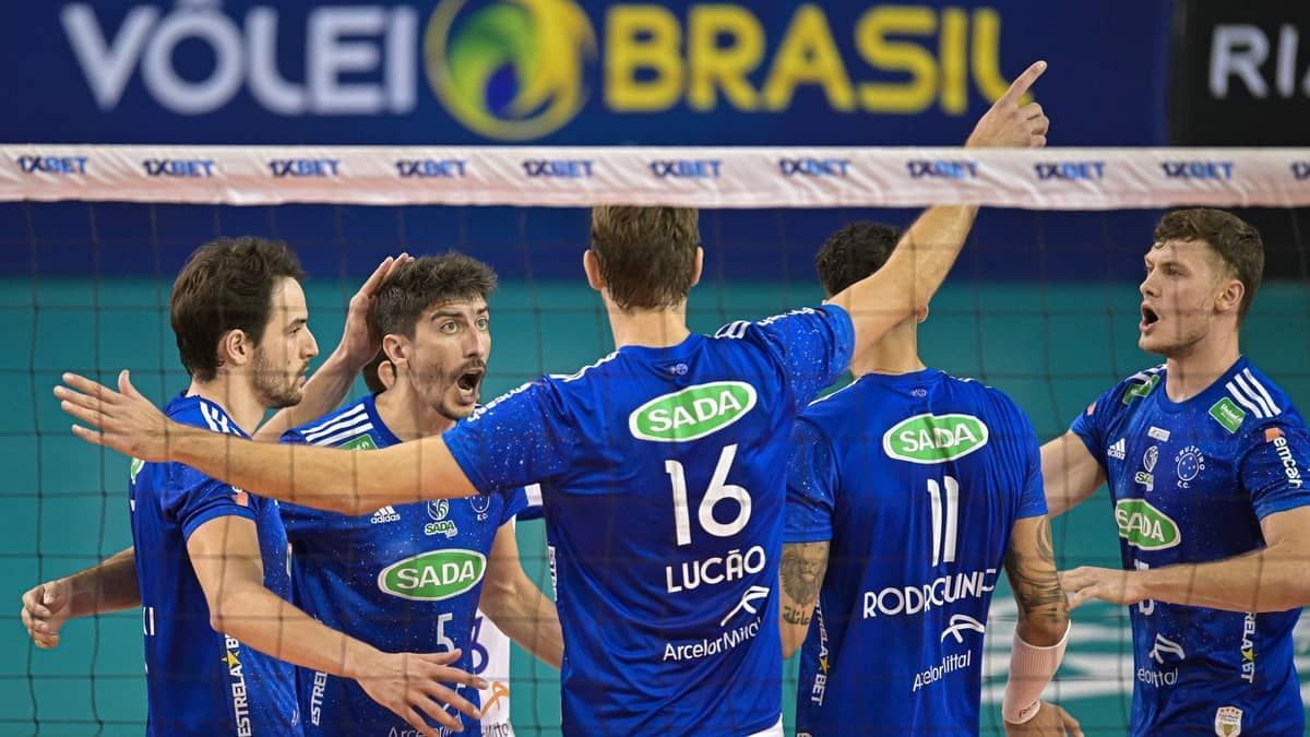 Sada Cruzeiro atropela Sesi fora de casa e segue isolado na liderança da Superliga