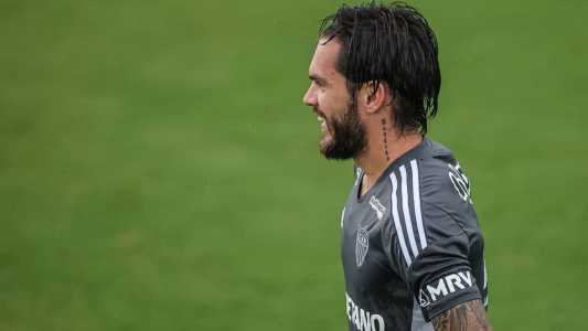 Mesmo fora dos planos, Nathan vem treinando na Cidade do Galo