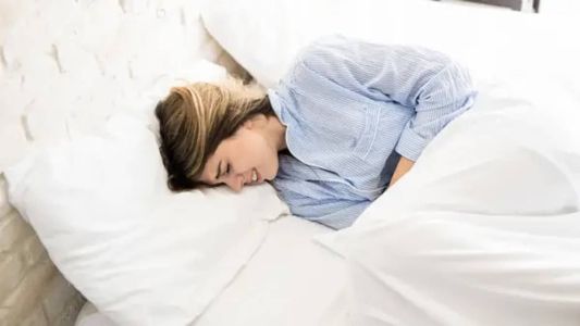 Cerca de uma a cada dez mulheres sofre de endometriose, uma condição ginecológica inflamatória crônica que pode se manifestar por meio de ciclos menstruais acentuados e dores intensas.