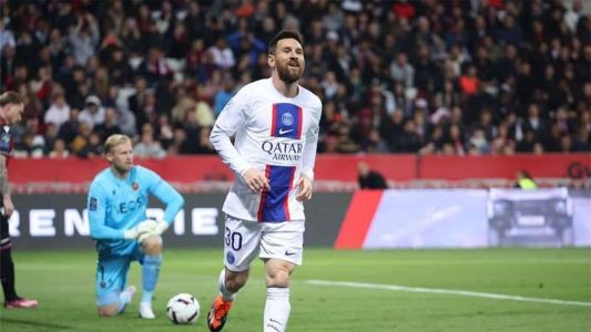 Messi comemora gol contra o Nice, neste sábado (8)