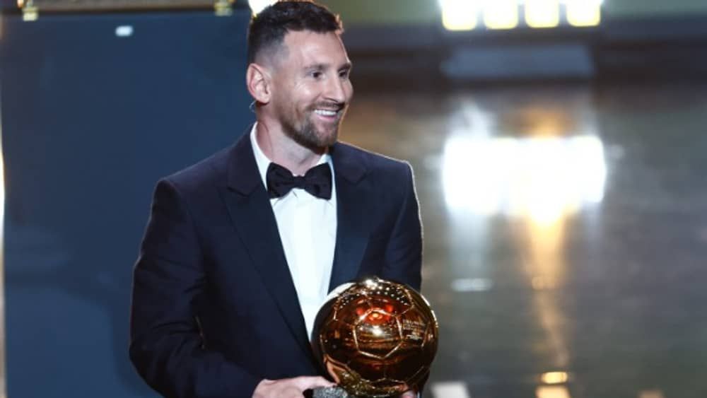 Maior vencedor, argentino Lionel Messi conquista oitava Bola de Ouro