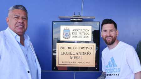 Messi é homenageado na Argentina com nome de CT da seleção