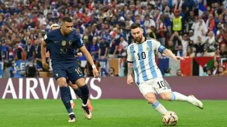 Mbappé e Messi na final do Mundial de 2022 • AFA/Divulgação