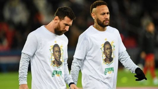 Messi e Neymar homenagearam o Rei Pelé antes de jogo do PSG