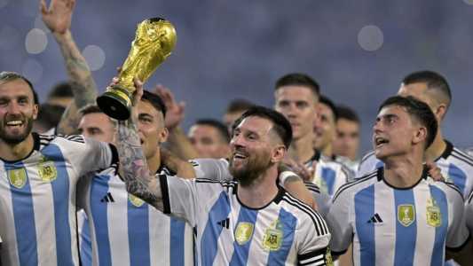 Messi é o melhor jogador em atividade, segundo os brasileiros