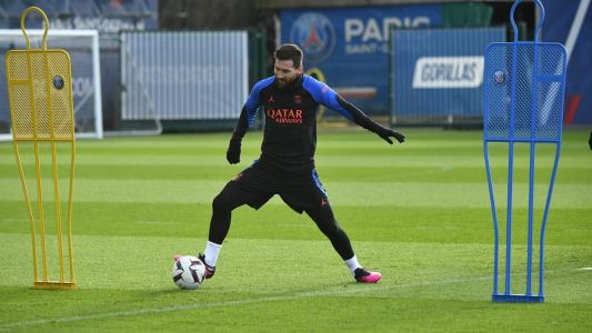 Messi em ação durante treinamento do PSG