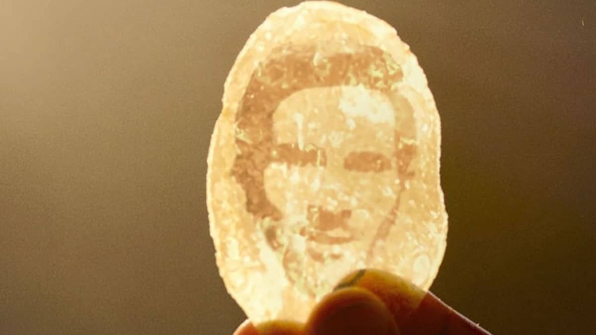 Messi recebe mais uma homenagem e tem seu rosto estampado em batata chips
