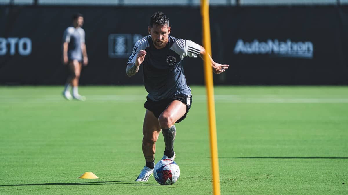 Primeiro treino de Messi tem presença de drones e 200 jornalistas 