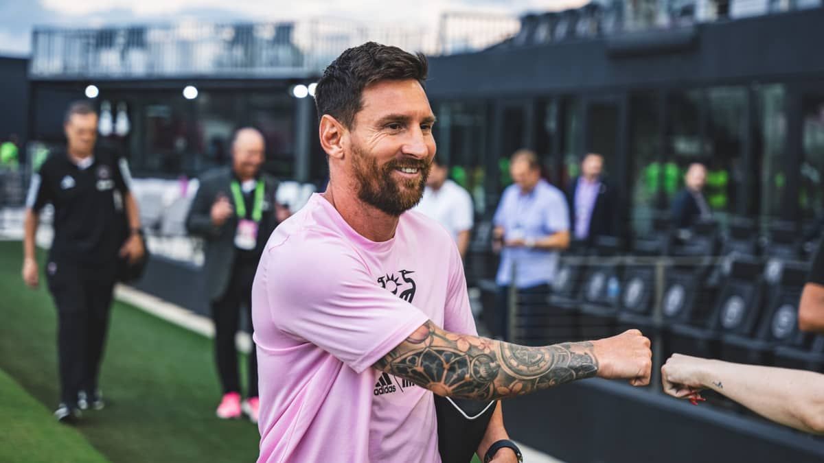 Técnico do Orlando City critica árbitro e “circo” de Messi em clássico contra Inter Miami 