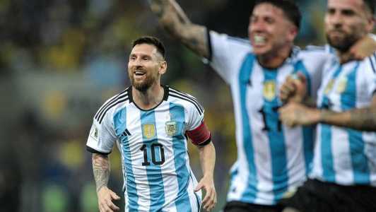 Messi saiu aplaudido do gramado no segundo tempo