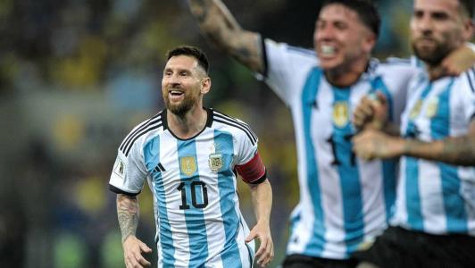 Messi saiu aplaudido do gramado no segundo tempo