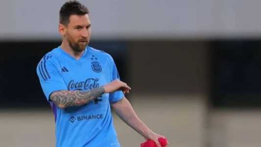 Messi será apresentado neste domingo (16)