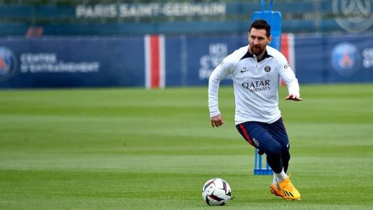 Messi volta ao time titular do PSG após suspensão