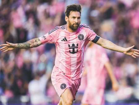 Messi comemora gol pelo Inter Miami em vitória sobre o Nashville na MLS 2025