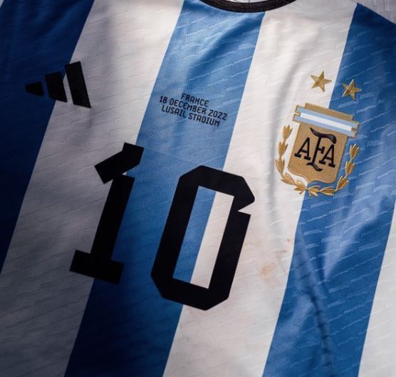 Camisas utilizadas por Messi durante Copa do Mundo são leiloadas por valor milionário