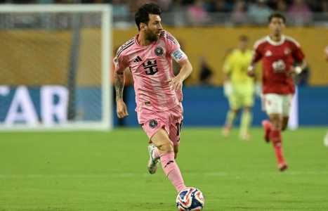 Lionel Messi em ação pelo Inter Miami contra o Al Ahly na abertura do Mundial de Clubes da Fifa
