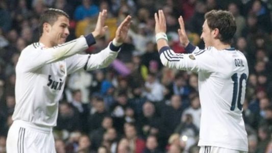 Mesut Özil foi companheiro de Cristiano Ronaldo no Real Madrid