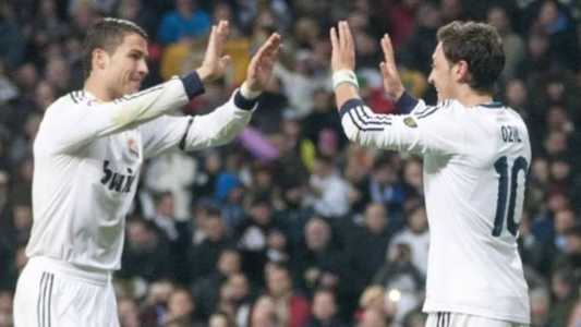 Mesut Özil foi companheiro de Cristiano Ronaldo no Real Madrid