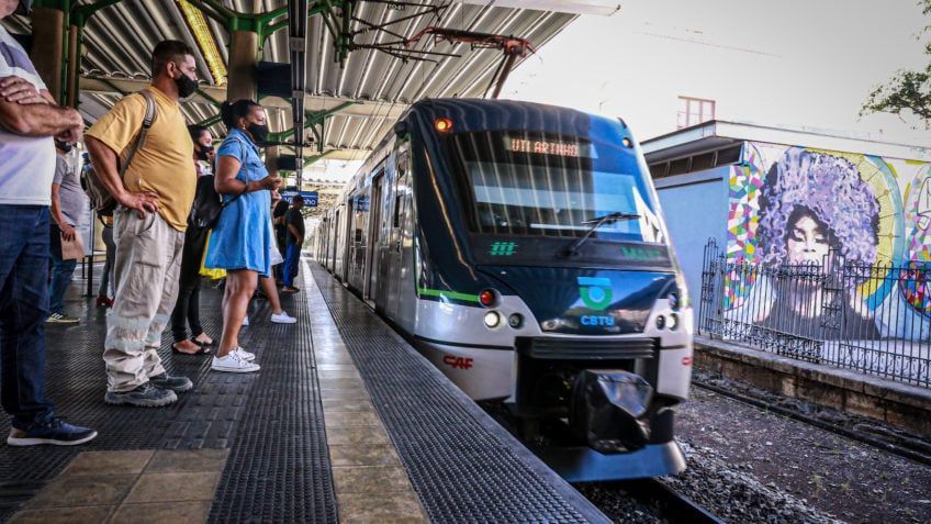 Passageiros reclamam de aumento do metrô de BH para R$ 5,50: ‘Mais cheio e sempre atrasa’