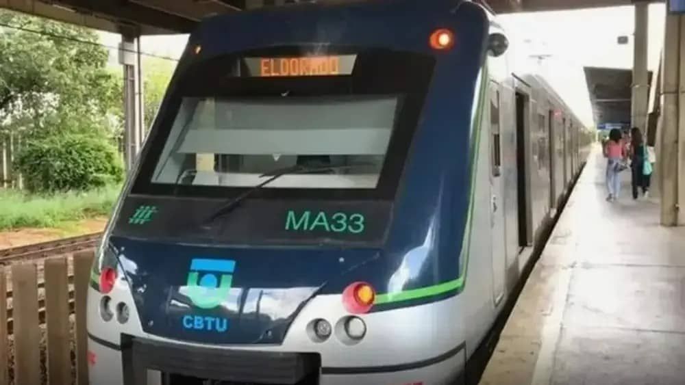 Baldeação no metrô de BH deixa transporte lotado e usuários reclamam
