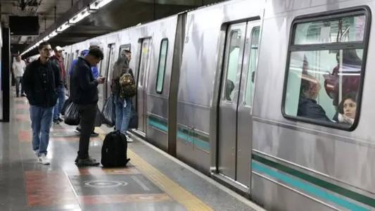 No Metrô, de acordo com a determinação do desembargador, deve ser assegurada 100% da frota entre às 6h e 9h e das 16h às 19h e 80% nos demais períodos