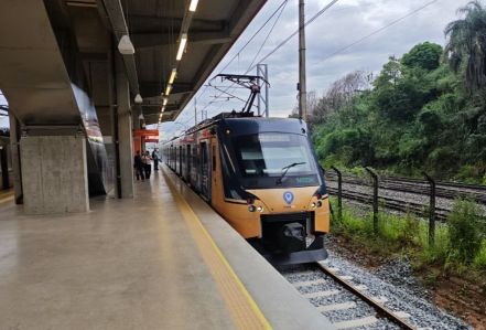 Localizada às margens da Via Expressa, estação atende bairros como Bernardo Monteiro e Água Branca