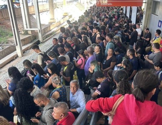 Vídeo: usuários relatam superlotação do Metrô de BH e intervalos de até 1 hora