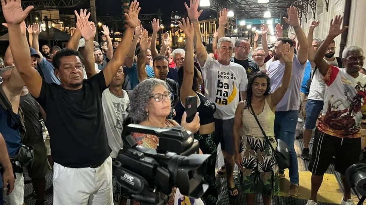 Greve do metrô: trabalhadores marcam fim da paralisação, mas cobram BNDES para adiar privatização