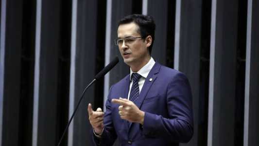 "Meu sentimento é de indignação", diz Deltan Dallagnol após ser cassado pelo TSE.