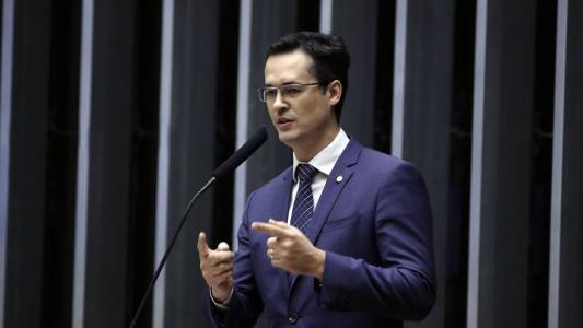 "Meu sentimento é de indignação", diz Deltan Dallagnol após ser cassado pelo TSE.