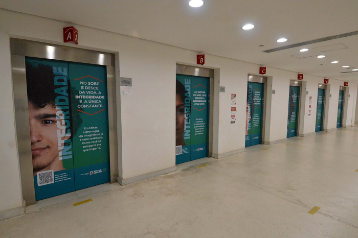 Falha em elevador deixa 13 servidores presos na Cidade Administrativa, em BH