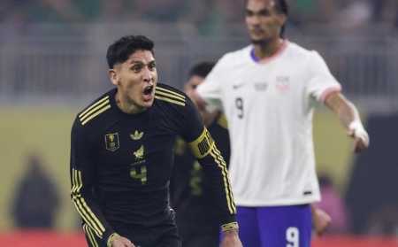 Edson Álvarez comemora gol da vitória do México sobre os EUA na final da Copa Ouro de 2025