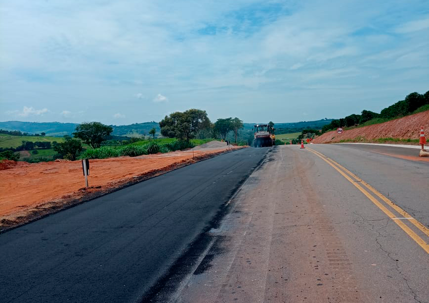 Obra na rodovia entre Varginha e Três Pontas está 45% concluída