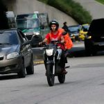 Rio de Janeiro inaugura primeira 'motofaixa' da cidade nesta segunda-feira (19)
