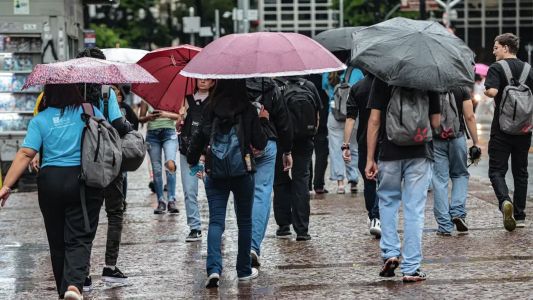 Ao todo, oito estados do Brasil estão incluídos no alerta, que indica chuva entre 20 e 30 mm/h ou até 50 mm/dia e ventos intensos (40-60 km/h)