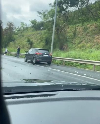 Acidente na MG-10 deixa uma pessoa morta e duas feridas; veja situação do trânsito