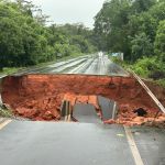 Trecho da MGC-251 é interditado no Noroeste de Minas após fortes chuvas